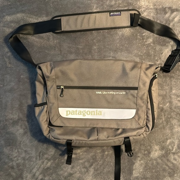 Patagonia Other - Patagonia Messenger and Laptop Bag